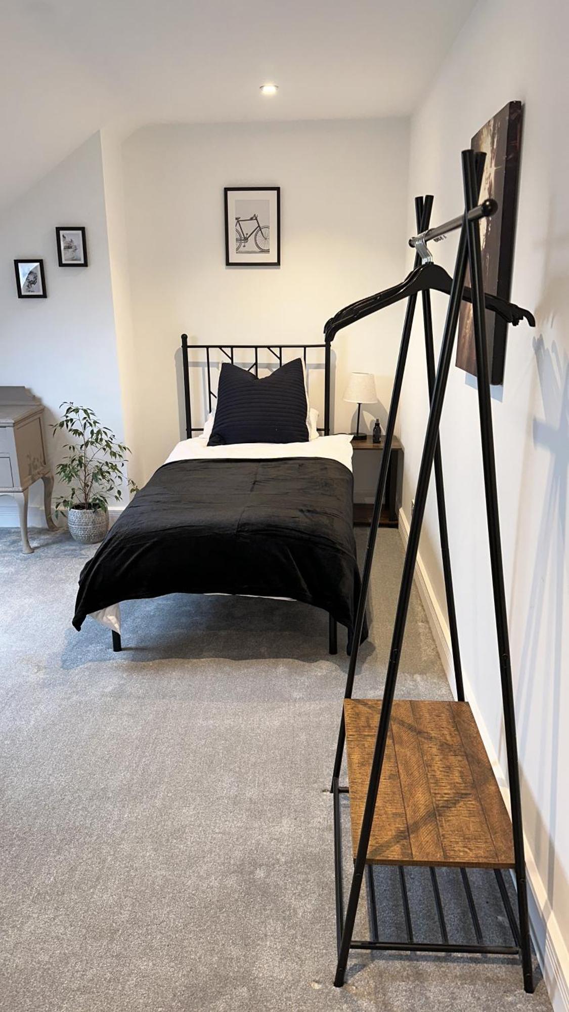 Modern Harrogate House Sleeps 10, Cinema Room & Hot Tub Екстериор снимка