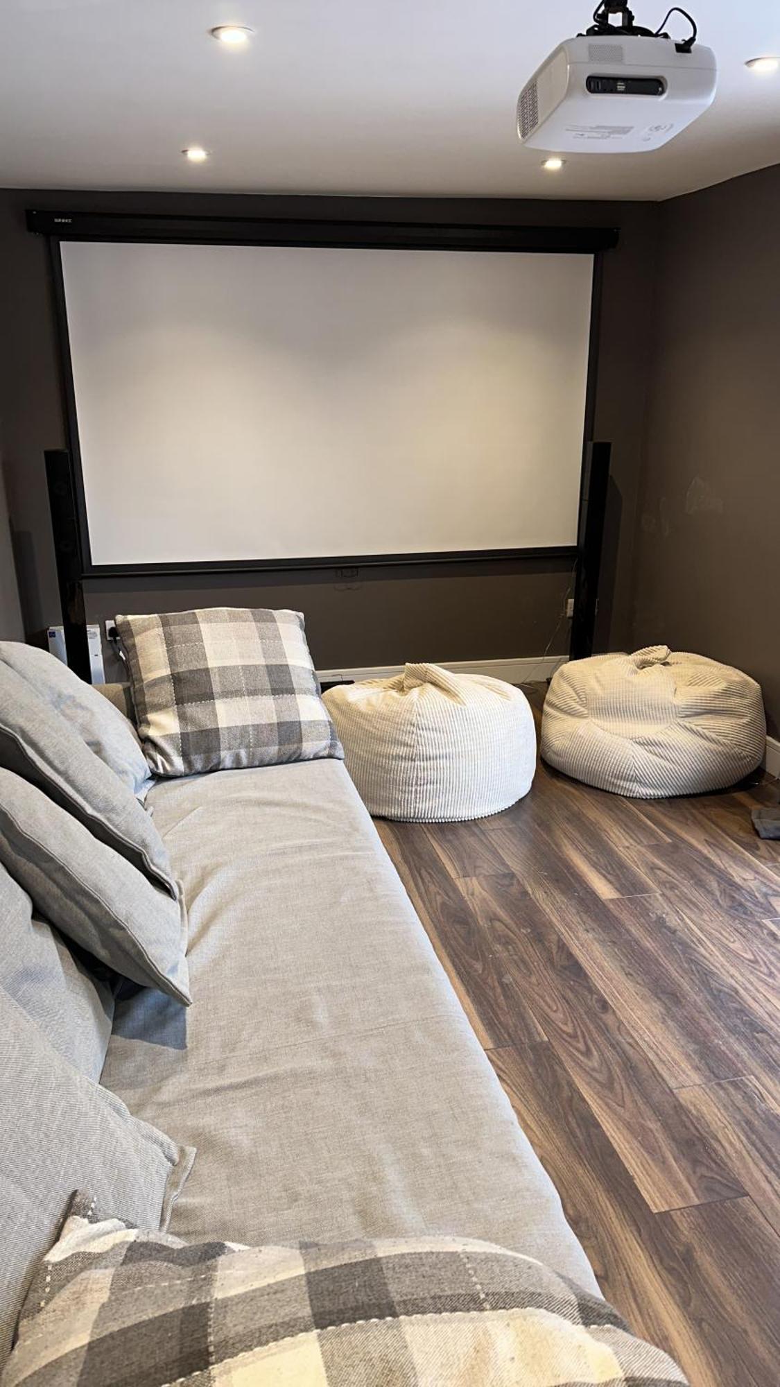 Modern Harrogate House Sleeps 10, Cinema Room & Hot Tub Екстериор снимка