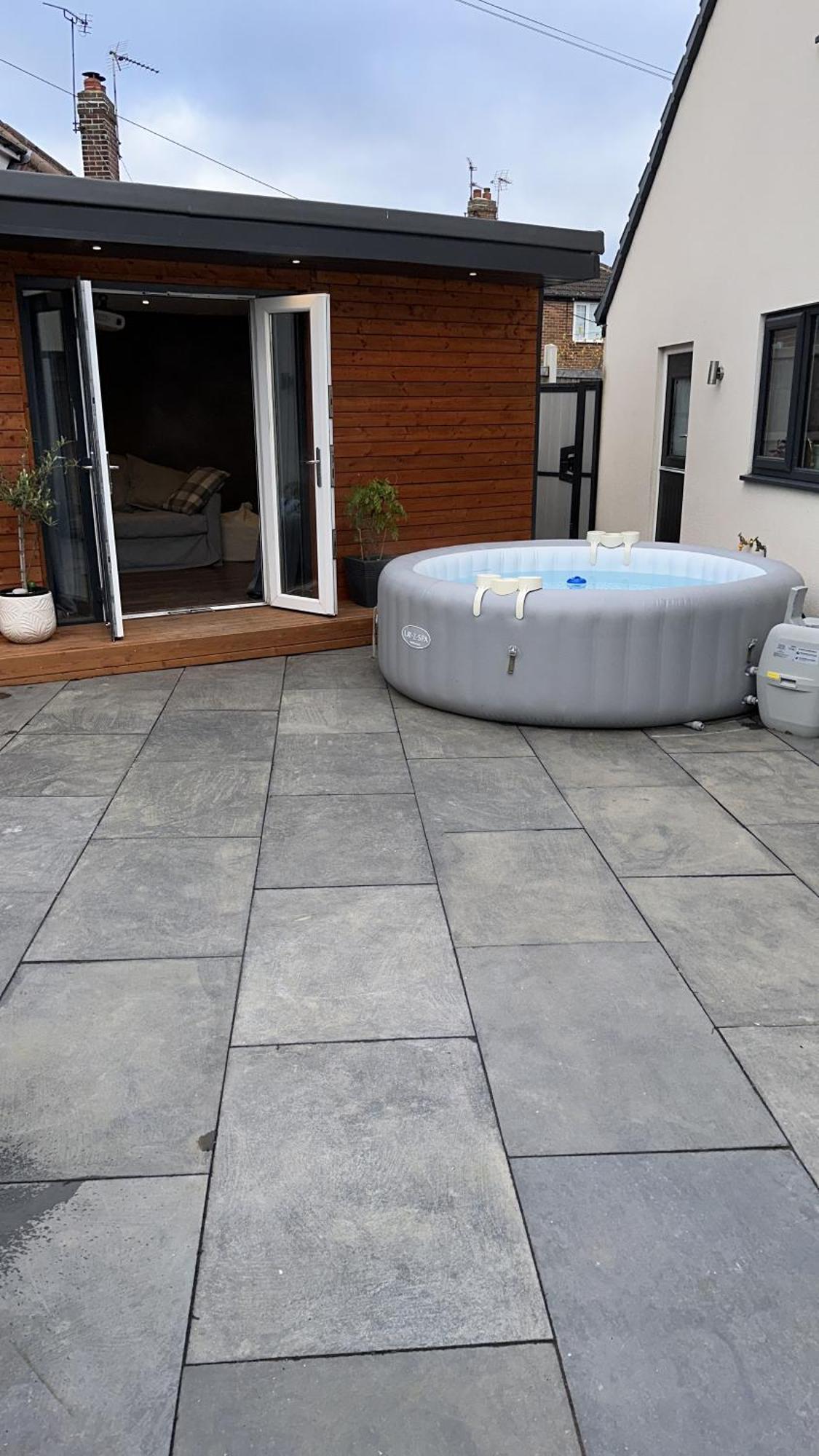 Modern Harrogate House Sleeps 10, Cinema Room & Hot Tub Екстериор снимка